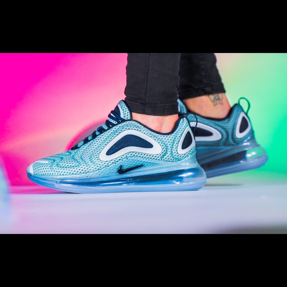 Nike Air Max 720 Northern Lights Day size 9 women
